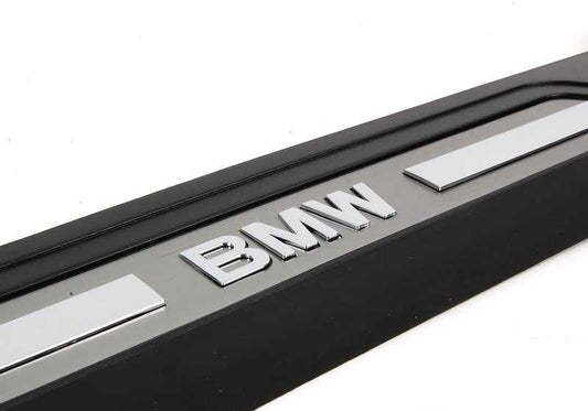 Embellecedor entrada trasera derecha OEM 51478168040 para BMW E39. Original BMW.