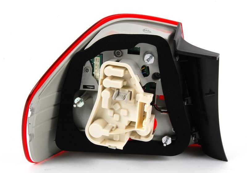 Luz trasera lateral derecha OEM 63217289430 para BMW Serie 3 E90 LCI (2007–2011). Original BMW.