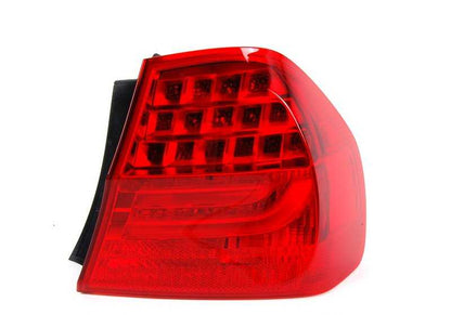Luz trasera lateral derecha OEM 63217289430 para BMW Serie 3 E90 LCI (2007–2011). Original BMW.