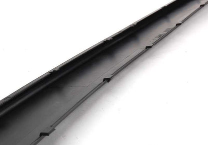 Moldura central del parachoques trasero OEM 51128212589 para BMW E46. Original BMW.