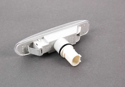 Indicador de dirección adicional derecho blanco OEM 63132228592 para BMW Serie 3 E46. Original BMW.