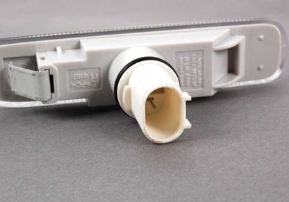 Indicador de dirección adicional derecho blanco OEM 63132228592 para BMW Serie 3 E46. Original BMW.