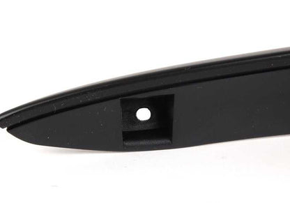Moldura interior trasera derecha cromada OEM 51228243376 para BMW E38. Original BMW.