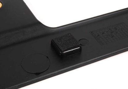Soporte porta matrícula OEM 51188238061 para BMW E46, E60, E61, E53, E85, E86, MINI R50, R52, R53. Original BMW.