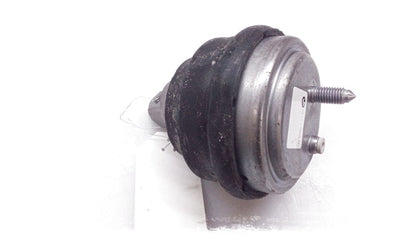 Soporte de motor derecho OEM 22111096514 para BMW E39. Pieza original BMW, ideal para solucionar vibraciones o ruidos del motor en tu vehículo. Repuesto auténtico y compatible exclusivamente con modelos BMW E39.