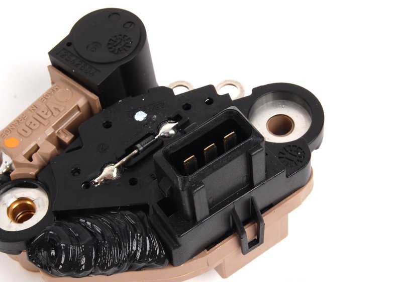 Regulador de alternador OEM 12311713839 para BMW E36, E46, E39, E38, E53, Z3. Recambio original BMW, ideal para reparar fallos de carga o batería en vehículos compatibles.