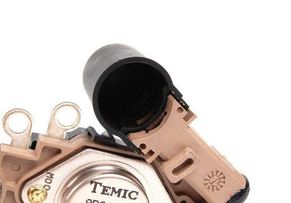 Regulador de alternador OEM 12311713839 para BMW E36, E46, E39, E38, E53, Z3. Recambio original BMW, ideal para reparar fallos de carga o batería en vehículos compatibles.