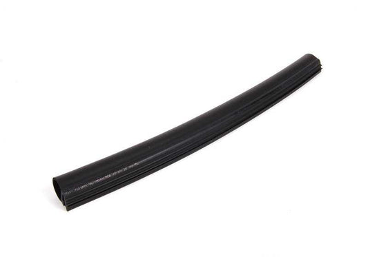 Das Produkt „**Abdichtung Frontklappe vorne**“ mit der Hersteller-Nr. **51713400365** ist ein Original-Bauteil von **BMW**, speziell passend für den **BMW X3 E83 / E83N**. Die Abdichtung sitzt vorne an der Motorhaube (Frontklappe) und verhindert
