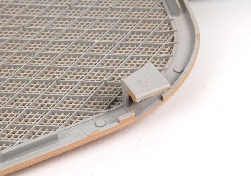 Rejilla altavoz maletero color beige OEM 51468230770 para BMW E39 (520d, 520i) años 1996-2003. Pieza original BMW.