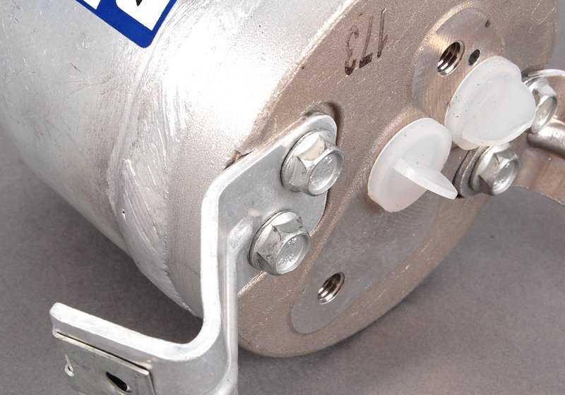 OEM -Klimaanlagenflasche 64538372977 für BMW E36 316i, 316G (alle kompatiblen Modelle). Original BMW Stück.