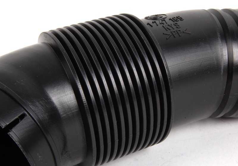 OEM -Luftkanal 12311747185 für BMW E34 und E32. Original BMW Stück. Ideal, um die Luft im Generatorsystem zu kanalisieren.