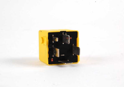 Relé OEM 61361390383 para BMW E34, E32 {518i, 518g, 518} en versiones manuales y automáticas. Compatible con motores M40 y M43. Original BMW.