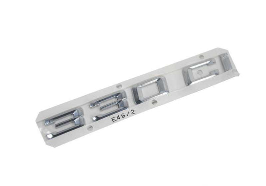 Emblema adhesivo trasero OEM 51147000499 para BMW Serie 3 E46 330Ci coupé y cabrio (2000–2006). Original BMW.