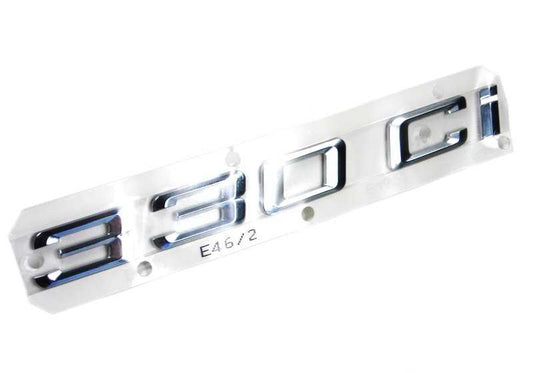 Emblema adhesivo trasero OEM 51147000499 para BMW Serie 3 E46 330Ci coupé y cabrio (2000–2006). Original BMW.