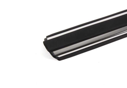 Moldura lateral puerta delantera derecha OEM 51131831466 para BMW E21. Original BMW.