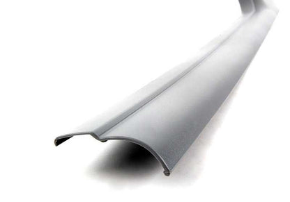 Moulage intérieur du seuil droit OEM 51478239964 pour BMW E46 (berline, Touring, Coupé, Cabrio, Compact). BMW d'origine.