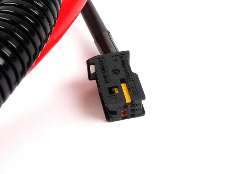 Cable de batería positivo para BMW E60 (OEM 61126929324). Original BMW