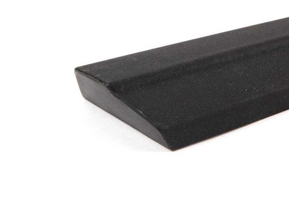 Moldura lateral puerta delantera derecha negra OEM 51131969202 para BMW Serie 7 E32. Pieza original BMW, reemplazo perfecto para moldura dañada o desgastada.