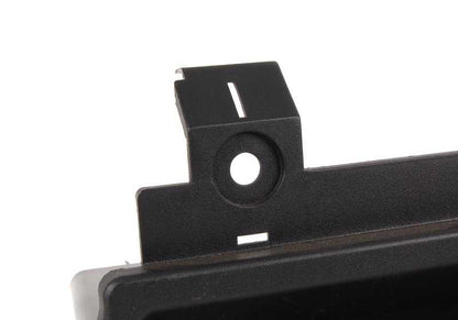 Soporte de conexión negra OEM 61138372289 para BMW Series 1 (E87, E88, F20, F21), Series 3 (E36, E46, E90, E91, E92, E93), Series 5 (E39), Series 7 (E38, E65, E66), X1 (E84), X3 (E83, F25), X5 (E53), Z3, Z4 (E89), y Z8 (E52). Original BMW.