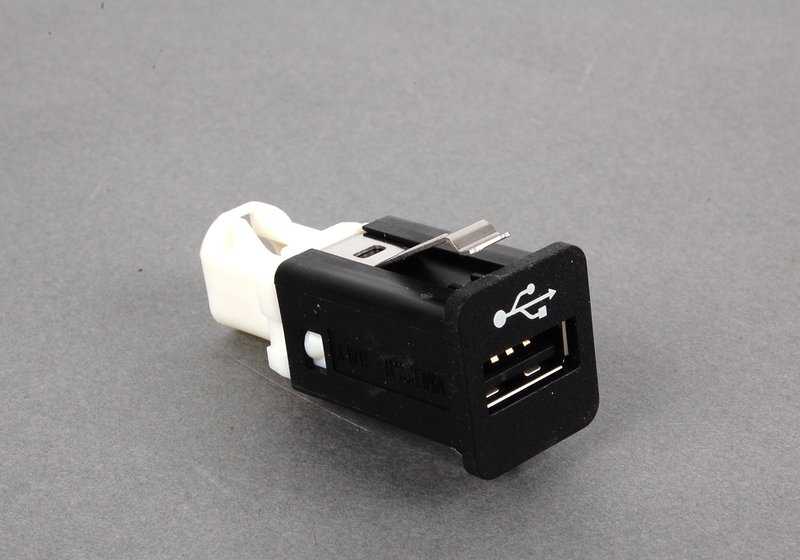 Moldura izquierda OEM 51321904517 para BMW E30. Original BMW.