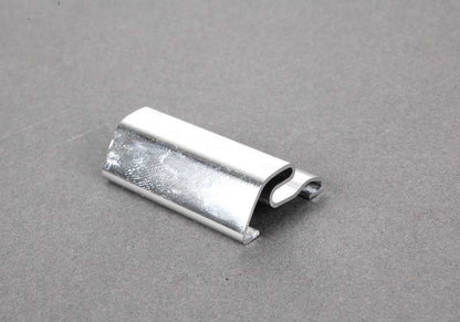 Moldura izquierda OEM 51321904517 para BMW E30. Original BMW.