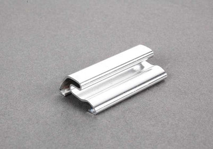 Moldura izquierda OEM 51321904517 para BMW E30. Original BMW.
