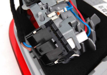 Piloto trasero derecho del maletero OEM 63217252784 para BMW E93 (Serie 3 Cabrio). Original BMW.