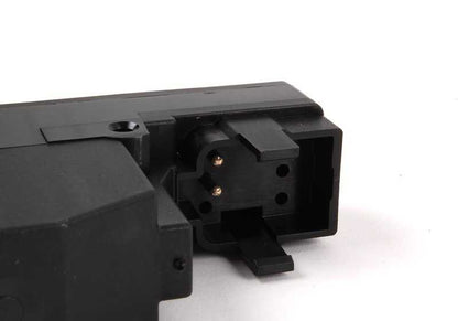 Actuador eléctrico OEM 51268350182 para BMW E34, E24, E32. Controla cierre centralizado y componentes de carrocería. Original BMW.