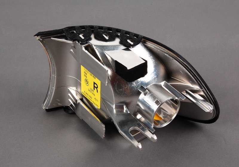 Blanco Right Front Intermittent OEM 63136905322 für BMW 7 E38 -Serie. Original BMW.