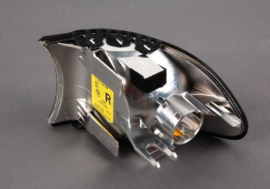 Blanco Front droit intermittent OEM 63136905322 pour la série BMW 7 E38. BMW d'origine.