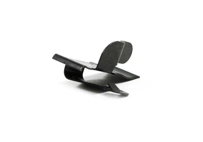 Clip de fijación derecho OEM 51438146710 para BMW E87, F20, F21, E36, E84, F48, i3 I01, F55, F56, R58. Pieza original BMW. Ideal para asegurar paneles interiores y acabados del maletero.