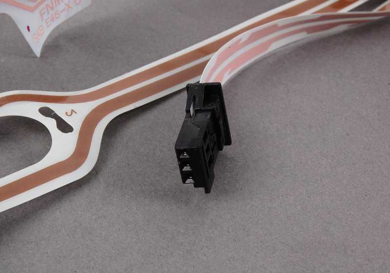 Motor del ajuste de memoria del retrovisor izquierdo OEM 67136946313 para BMW E46 {316i AL11, AL12, AL21, AL22, AL51, AN72, AN82, AX31, AX32, AX41}. Original BMW.