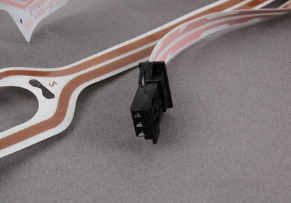 Motor del ajuste de memoria del retrovisor izquierdo OEM 67136946313 para BMW E46 {316i AL11, AL12, AL21, AL22, AL51, AN72, AN82, AX31, AX32, AX41}. Original BMW.