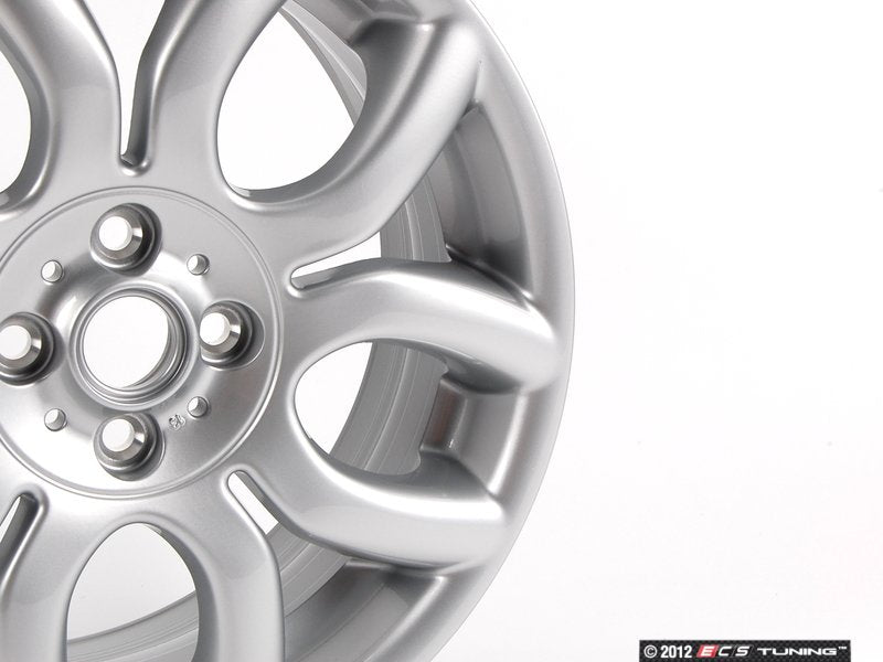 Jante de liga leve 7Jx17 ET48 cor prata OEM 36116775685 para MINI R50, R53, R56, R55 Clubman, R52 Cabrio, R57 Cabrio, R58 Coupé, R59 Roadster... e muito mais. MINI originais.