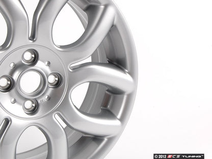 Jante de liga leve 7Jx17 ET48 cor prata OEM 36116775685 para MINI R50, R53, R56, R55 Clubman, R52 Cabrio, R57 Cabrio, R58 Coupé, R59 Roadster... e muito mais. MINI originais.