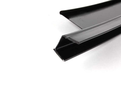 Embellecedor marco ventana puerta delantera izquierda OEM 51332695283 para BMW E46 (todos los modelos compatibles). Acabado negro brillante. Original BMW.