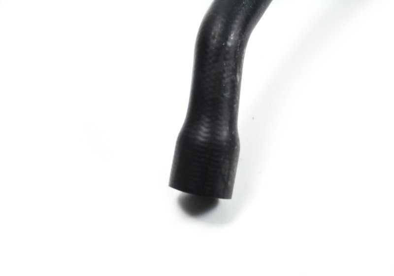 Tubo de refrigeración del motor OEM 64218391005 para BMW Serie 5 E39 535i y 540i. Original BMW.