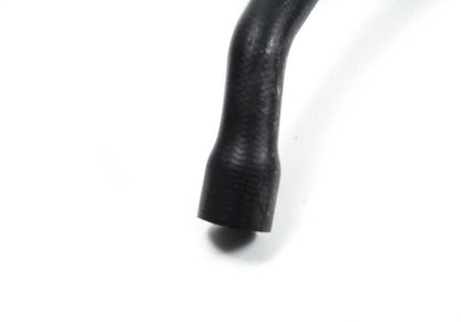 Tubo de refrigeración del motor OEM 64218391005 para BMW Serie 5 E39 535i y 540i. Original BMW.