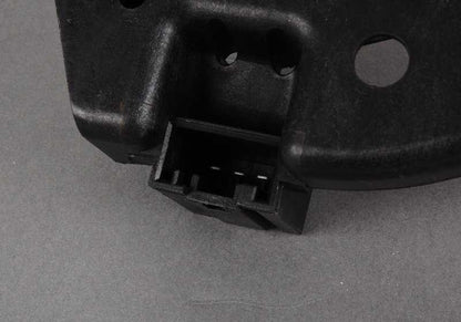 Soporte portabombillas trasero izquierdo OEM 63217165743 para BMW E46 {316i AL11, AL12, AL21, AL22, AL51, AN72, AN82, AY11, AY31, AY32}. Original BMW.