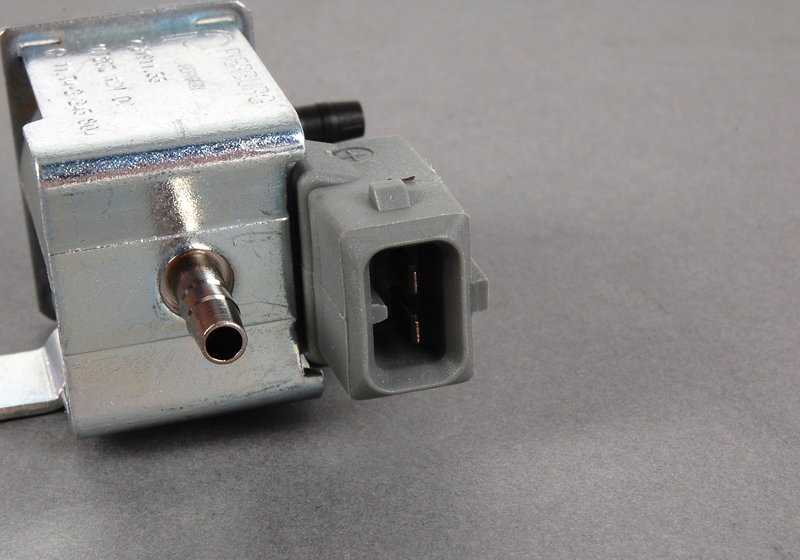Válvula eléctrica OEM 17302243804 para BMW E36 y E34. Original BMW.