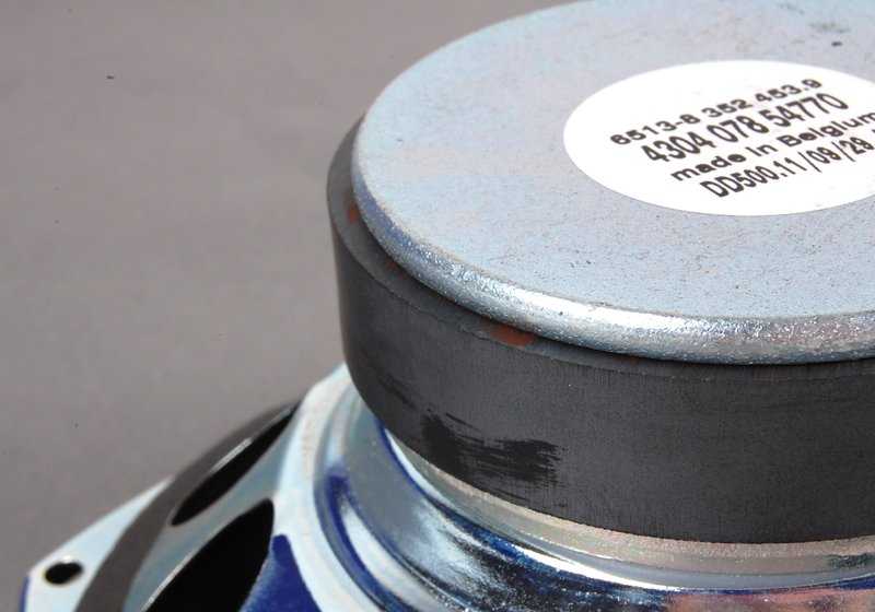 Subwoofer sistema Top-HiFi OEM 65138352453 para BMW Serie 7 E38 (todos los modelos compatibles). Altavoz grave original BMW para mejorar el sonido de fábrica. Ideal para quienes buscan más potencia en el audio.