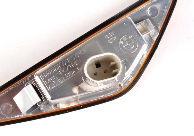 Piloto intermitente lateral izquierdo OEM 63136920685 para BMW E46. Original BMW.