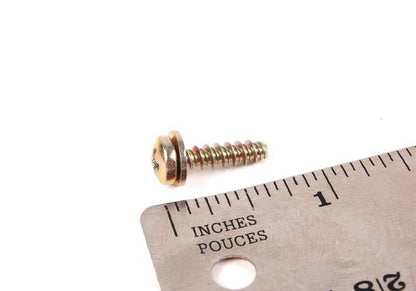 Tornillo plástico OEM 07119900591 para BMW E39 520d, 520i. Sujeta piezas como la consola central y paneles de puerta. Original BMW.