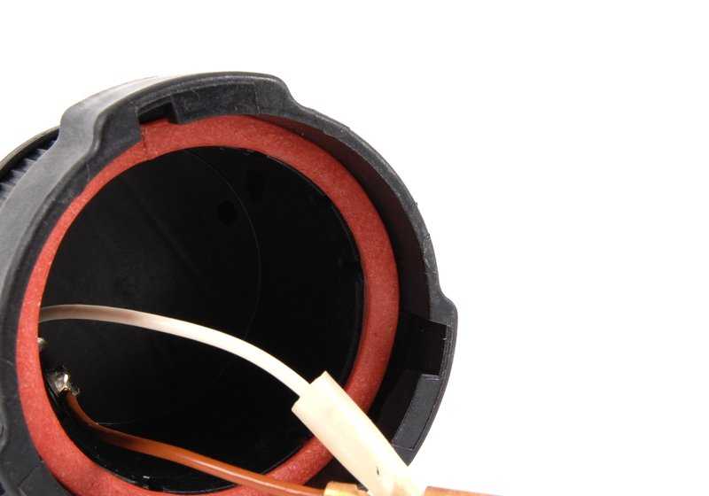 Tapa cubre faro OEM 63121378367 para BMW E34 y E32. Pieza original BMW. Ideal para sustituir la tapa del faro deteriorada o perdida.