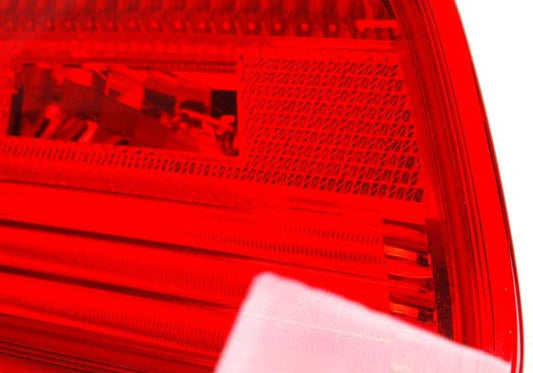 Left rear light at the Boart cover OEM 63217162299 for BMW 3 E92 (2005–2010). Original BMW.