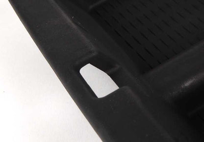 Soporte posavasos negro OEM 51168228810 para BMW E46. Pieza original BMW para consola central/ reposabrazos.