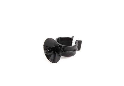 Hose holder for BMW 1 Series E81, E82, E87, F20, F21, 2 Series F22, F23, 3 Series E90, E92, 4 Series F32, F33, 5 Series E60N, F10, 6 Series F06, F12, 7 Series E65 , F01N, i I01, X1 F48, X2 F39, X5 E53, Z4 E85 (OEM 07147506219). Genuine BMW