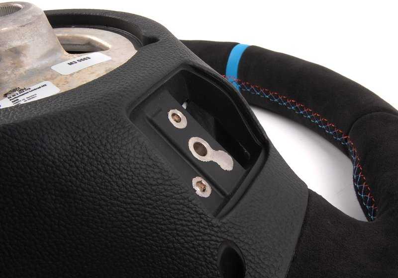 Volante deportivo M Performance II OEM 32302212773 para BMW E90, E90N, E92, E92N, E93, E93N y 1M Coupé con cambio DKG. Revestido en Alcántara con diseño M. Original BMW.