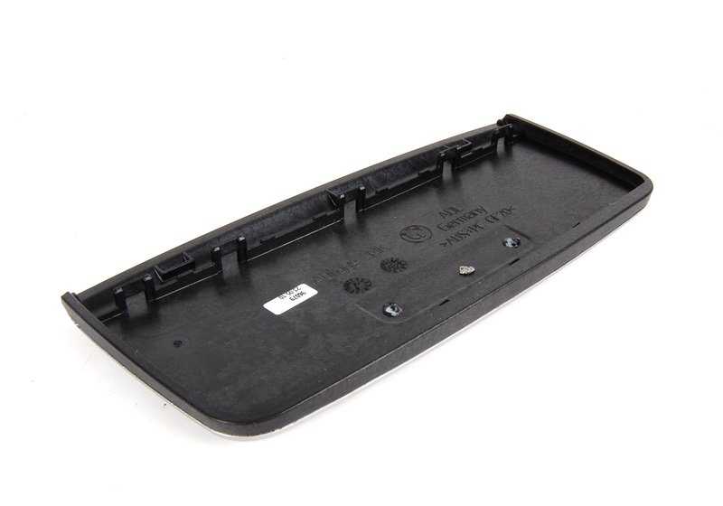 Tapa decorativa aluminio OEM 51169145152 para BMW E90, E91, E92, E93. Compatible con versiones facelift (E90N, E91N, E92N, E93N). Original BMW.