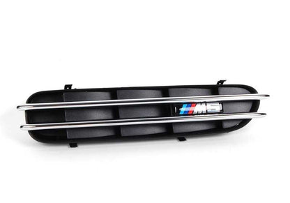 Rejilla lateral delantera derecha OEM 51137896850 para BMW E60, E61. Original BMW.